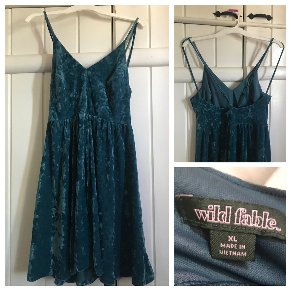 crushed teal velour sundress 🥇